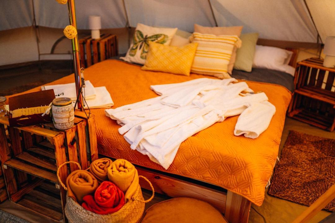 Glamping Bieszczady Z Jacuzzi I Basenem Hotel Solina  Exterior photo
